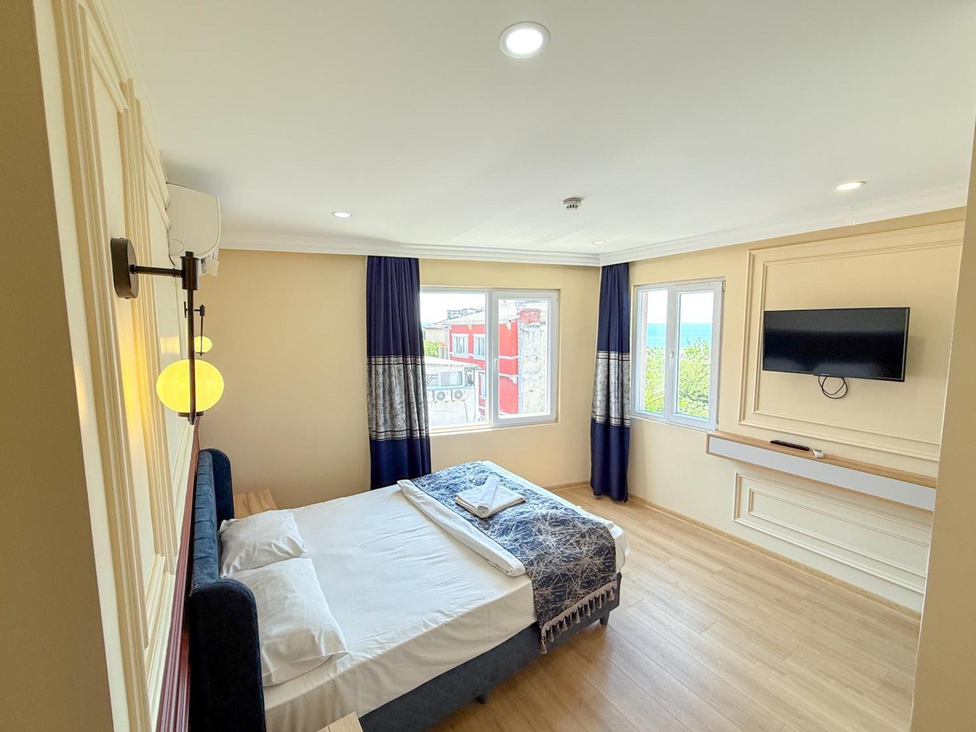 The Reina Hotel — Photos 2